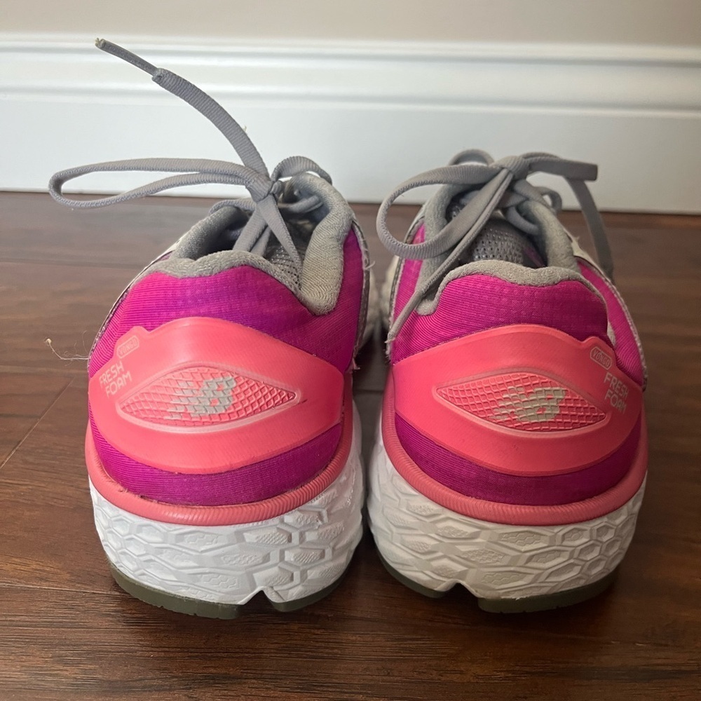 New Balance Fresh Foam Vongo v3 Women's Purple and Gray Running Shoes-Size 9 - Picture 8 of 9